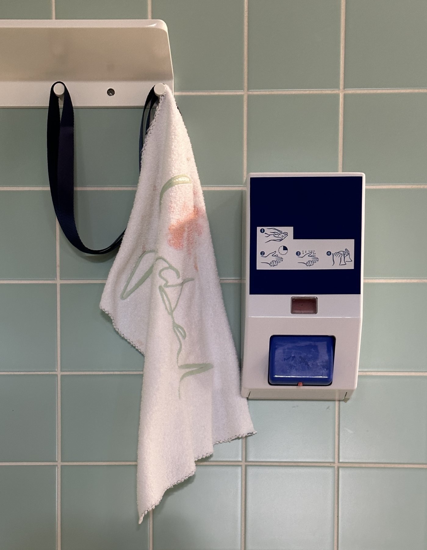 Handtuch und Seifenspender